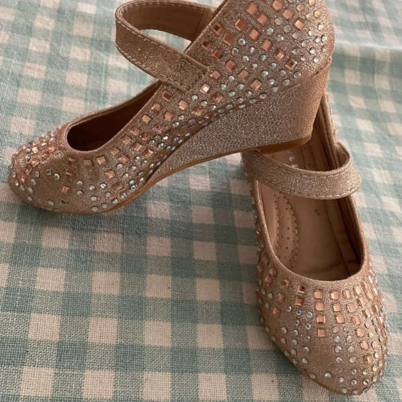 Little Link 9T brilliant jewels of rose gold and silver. One inch Wedge heels. - Picture 6 of 7